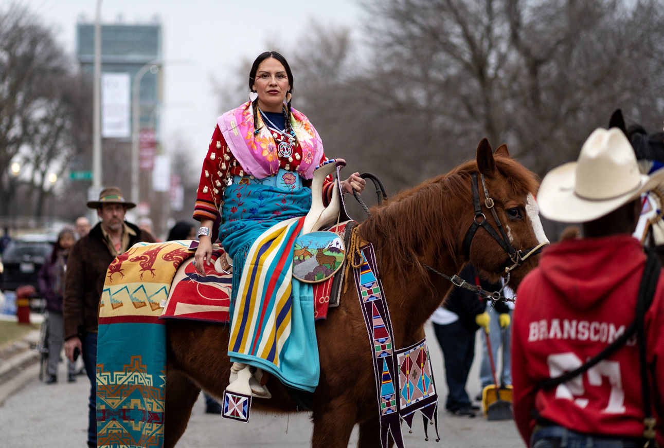 Apsáalooke Women and Warriors